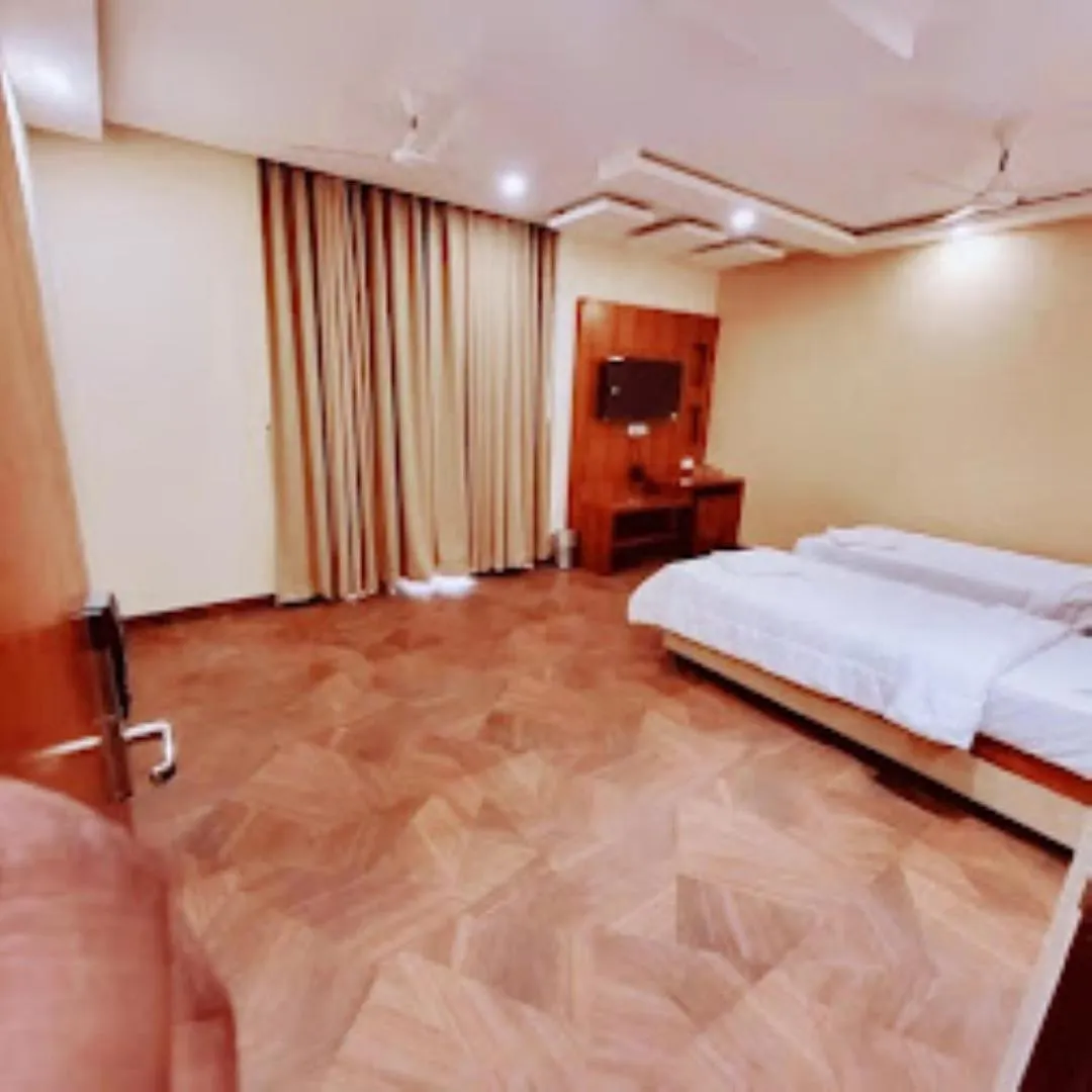 Hotel Mintella , ורנאסי 3*,